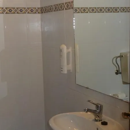 Residencia Faz As Pazes Гостевой дом Атогиа-да-Балейя